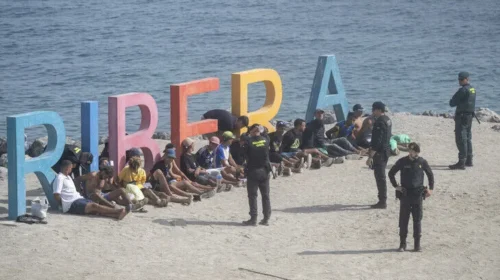 Raporti i policisë spanjolle pretendon se Maroku orkestroi migrimin masiv drejt Ceutës