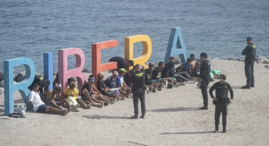 Raporti i policisë spanjolle pretendon se Maroku orkestroi migrimin masiv drejt Ceutës
