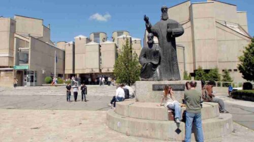 Nga 1 deri më 30 tetor, vazhdimi i të drejtës për bursë studentore