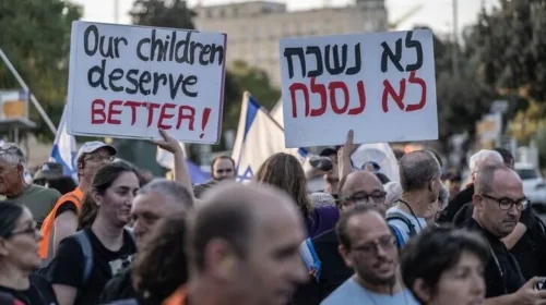 Izraelitët protestojnë kundër Netanyahut: Nuk do ta lejojmë të sabotojë zgjedhjet