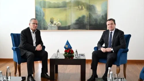 Kurti takon kreun e PDK-së pas vendimit të Gjykatës Speciale për ish-udhëheqësit e UÇK-së