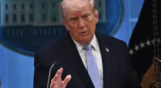 Trump kërcënon Iranin me goditje të re: “Mali i Kazmës mund të goditet shumë shpejt”
