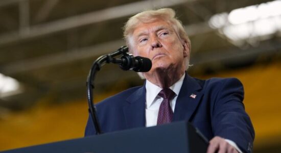 Trump: Pagesat prej 5,000 dollarësh janë të lehta për t’u përfshirë në buxhetin federal