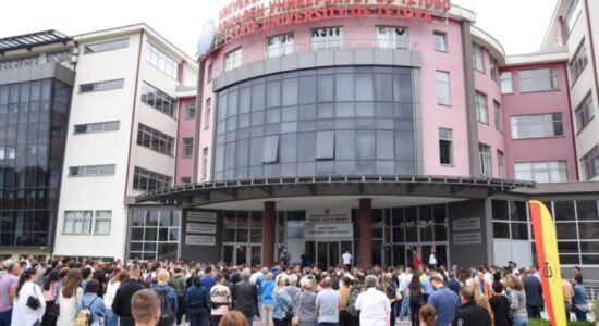 Në Universitetin e Tetovës, fillon afati i tretë për regjistrimin e studentëve të rinj