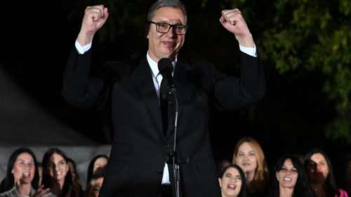Vuçiqi jep dorëheqje nga posti i presidentit: “Na presin edhe shumë fitore, Serbia do të jetë edhe më e fortë”