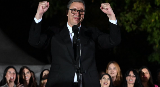 Vuçiqi jep dorëheqje nga posti i presidentit: “Na presin edhe shumë fitore, Serbia do të jetë edhe më e fortë”