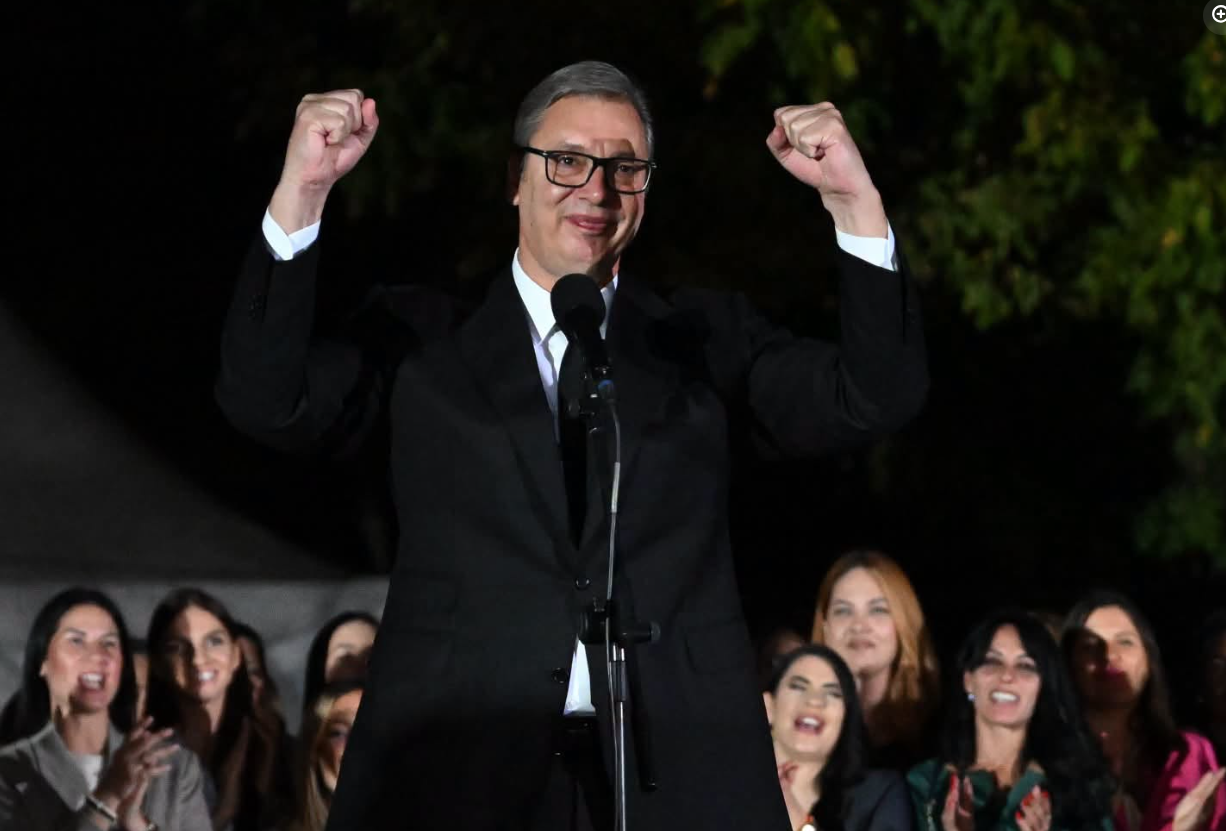 Vuçiqi jep dorëheqje nga posti i presidentit: “Na presin edhe shumë fitore, Serbia do të jetë edhe më e fortë”