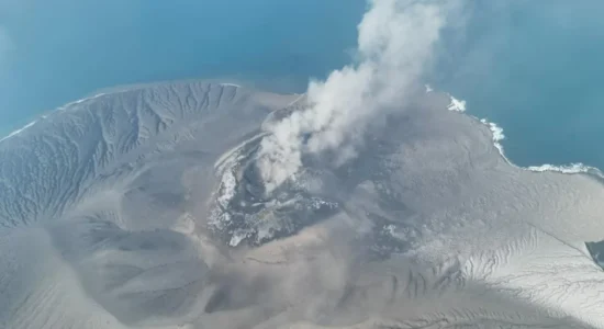Shpërthimi i vullkanit në Indonezi, bllokohen 270 mijë pasagjerë, anulohen mbi 2 mijë fluturime