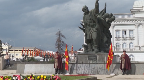 (VIDEO) 11-Tetorit dita e kryengritjes popullore, liderët porosisin: të ruhen vlerat historike