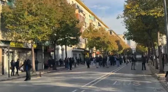 Dita e 14-të e tubimit në Tiranë, nis grumbullimi i protestuesve përpara Ministrisë së Arsimit