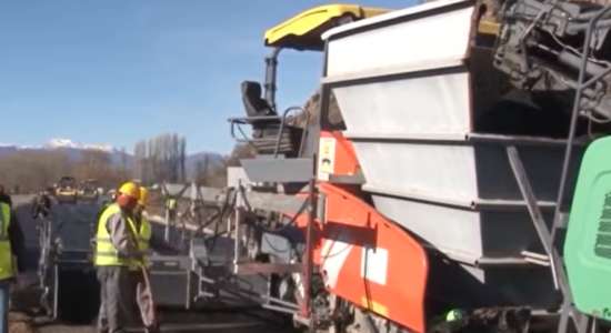 (VIDEO) Nisin punimet në aksin Bukojçan- Kërcovë, një orë e gjysmë Shkup-Ohër
