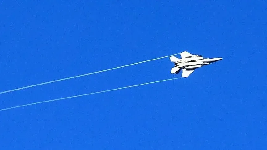 Avionët luftarakë izraelitë fluturuan pranë kufirit iranian në përpjekje të dukshme për të provokuar reagim