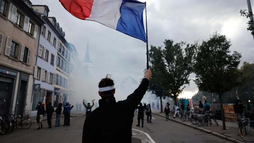 Protestat në Francë, 1 mijë të prangosur në të gjithë vendin, 126 të arrestuar në Paris