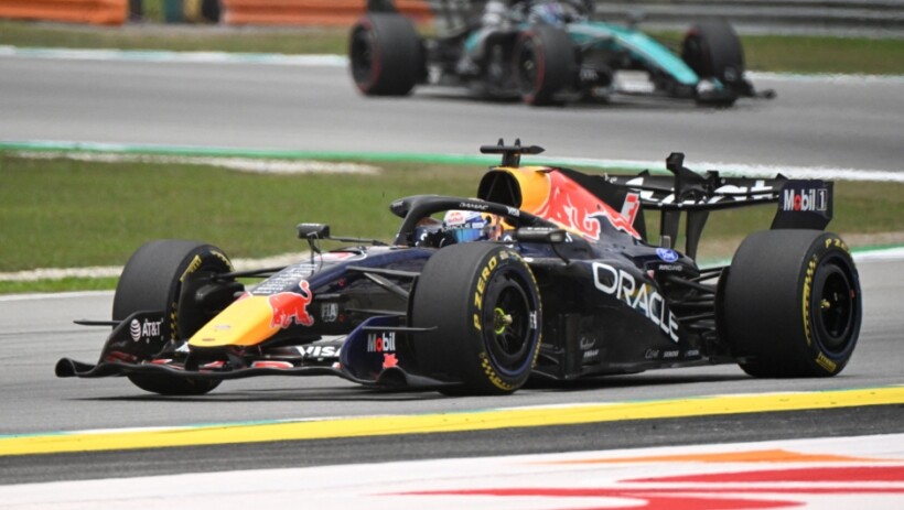 Verstappen magjik në Sepang  korr  pole position  e parë sezonal më Red Bull  Hamilton i dyti