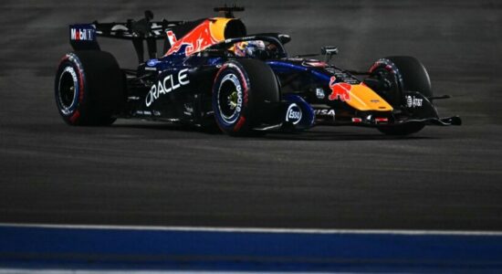 Vijon momenti i artë për Max Verstappen, siguron “pole position” në Singapor para dy makinave Ferrari e Antonelli