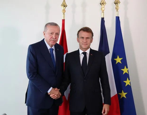 Erdogan dhe Macron diskutojnë marrëdhëniet dypalëshe dhe çështjet globale
