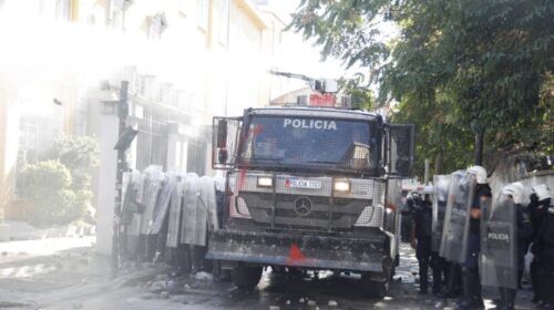 (VIDEO) Protestat në Shqipëri zgjerohen edhe në 10 qytete të tjera