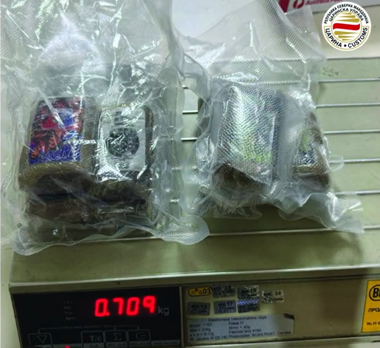 (VIDEO) Kapen 700 gramë hashash, ndalohet R.V. nga Tetova