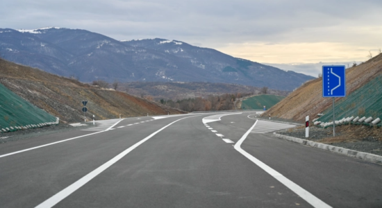 (VIDEO) Autostrada Shkup – Bllacë do të na lidhë me portin e Tivarit