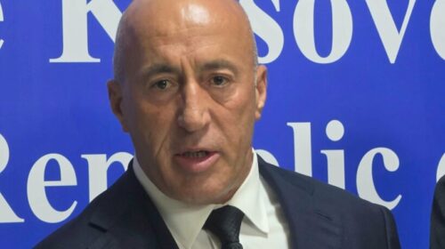 Haradinaj i drejtohet Kurtit: Po luan me nervat e njerëzve, kthehuni në Kuvend ta kryejmë ligjin