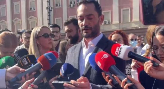 Mjekët i bashkohen protestës: Dënojmë dhunën e studentëve, protestuesit të shmangin veprimet e rrezikshme