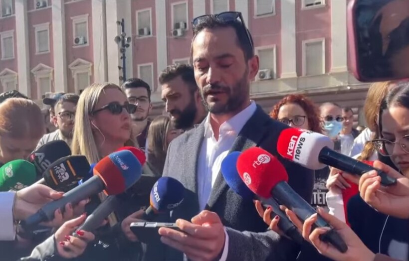 Mjekët i bashkohen protestës  Dënojmë dhunën e studentëve  protestuesit të shmangin veprimet e rrezikshme