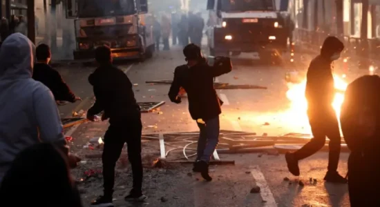 27 të lënduar nga protestat në Tiranë, mes tyre protestues, policë, gazetarë e diplomatë të huaj
