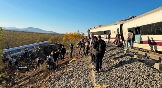 Tragjedia hekurudhore në Spanjë, të paktën 68 viktima, shpallen tri ditë zie kombëtare