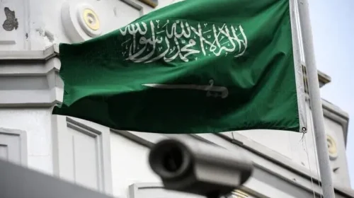 Arabia Saudite mohon raportimet për sulm vetëvrasës në Xhaminë e Madhe në Mekë