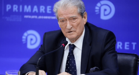 Berisha apel studentëve dhe nxënësve për bojkot: Braktisni mësimin, shpëtoni të ardhmen tuaj