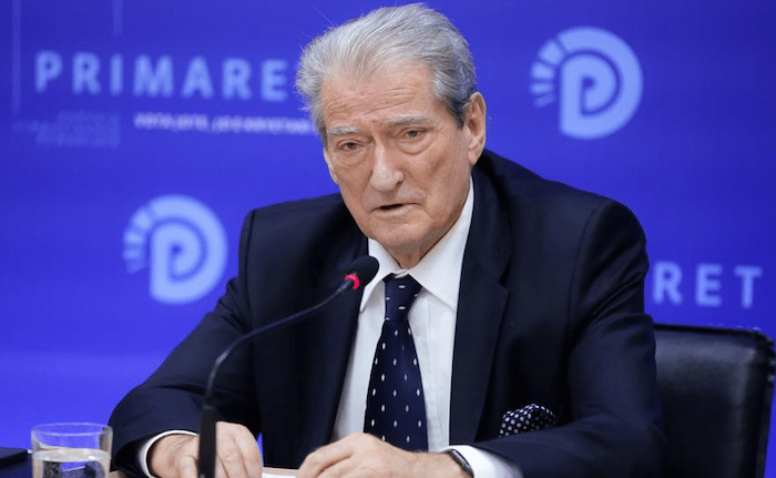 Berisha apel studentëve dhe nxënësve për bojkot: Braktisni mësimin, shpëtoni të ardhmen tuaj