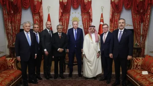 Presidenti turk pret ministrat e jashtëm pas takimit R4+E3