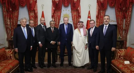 Presidenti turk pret ministrat e jashtëm pas takimit R4+E3