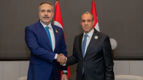Kryediplomati turk dhe ai egjiptian takohen në Bagdad