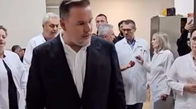 Ministri Demo viziton në spital efektivët  51 punonjës policie të lënduar në protestë