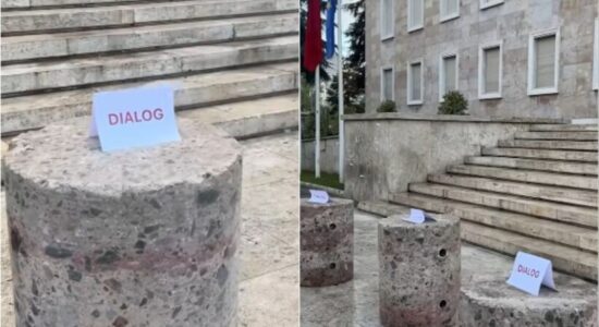 Rama përsërit ftesën për dialog me protestuesit, këtë herë i vendos ftesat mbi stola guri