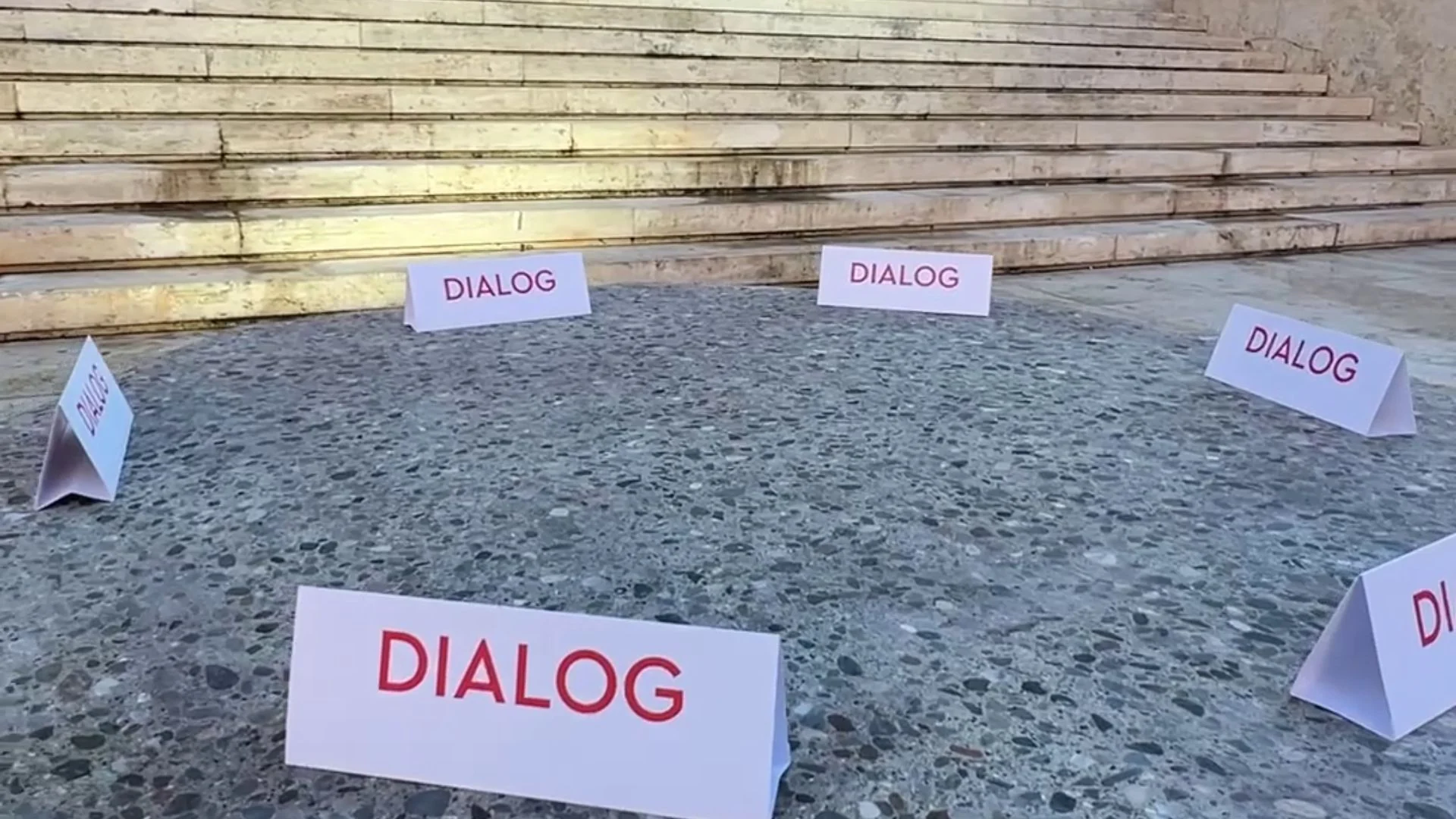 Rama u bën sërish thirrje protestuesve për dialog  sofra e gurtë mbetet para Kryeministrisë
