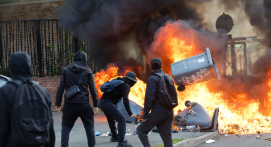 Francë, studentët dalin në rrugë – zjarre, përleshje dhe qindra arrestime