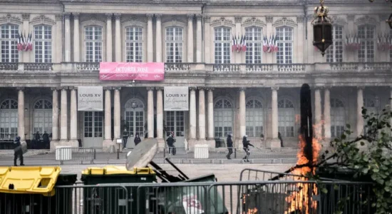 Protestat e nxënësve vazhdojnë në të gjithë Francën, mbyllen deri në 500 shkolla të mesme