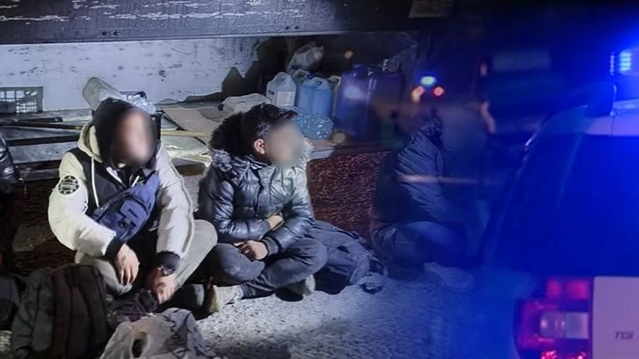 Ndalohet një shtetas i Shqipërisë në Maqedoni, transportonte tetë migrantë nga Afganistani