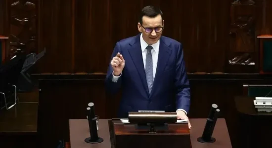 Poloni, opozita kërkon votëbesim për të rrëzuar qeverinë e Tuskut