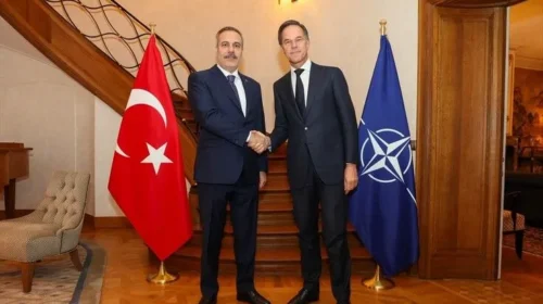 Ministri i Jashtëm turk takohet me shefin e NATO-s në Bruksel