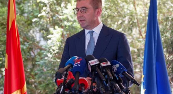 Mickoski e bën “festë” për punëtorët, i del kundër Odës Ekonomike