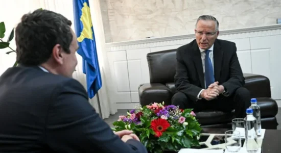 Përfundon pa marrëveshje takimi Kurti–Hamza