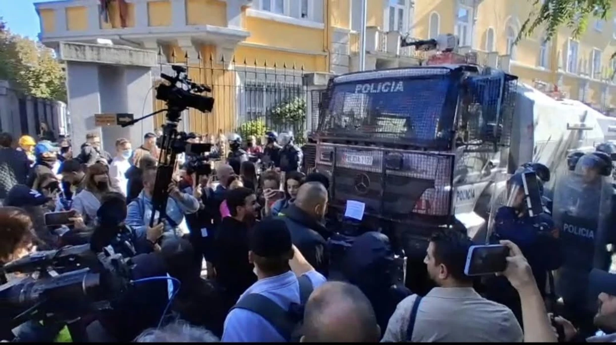  VIDEO  Dita e 8 të e protestës në Shqipëri  studentët dhe pedagogët refuzuan ftesën e Ramës për dialog