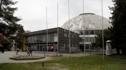 Salla Universale nuk do të quhet Vllado Janevski, propozimi nuk mori mbështetje në Këshillin e Qytetit të Shkupit