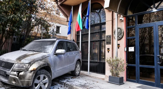 Pranon fajin i akuzuari për djegien e dy automjeteve të Ambasadës Bullgare në Shkup