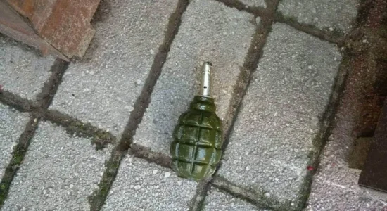 Ndalohet një person në Shkup, gjendet një bombë dore gjatë bastisjes në shtëpinë e tij