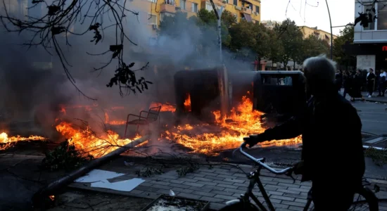Mediat botërore raportojnë për protestat në Shqipëri- Kryeministri Rama nuk pranon dorëheqjen, përkundër përshkallëzimit të situatës