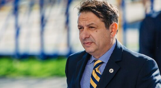 (VIDEO) Ish drejtori i postave, Makraduli hetohet për keqpërdorim të pozitës